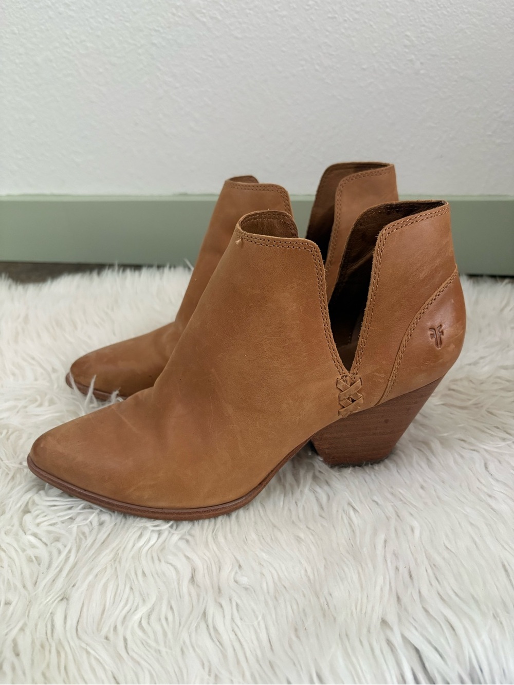 Frye Reina Tan Leather V-Cut Ankle Booties